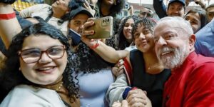 Educação e Política: Lula Aponta Caminhos Para um Futuro Brasileiro Melhor