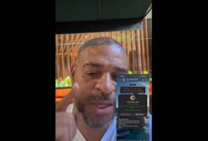 Adriano Imperador Fustiga Criminoso que Enganou sua Mãe com Golpe de R$ 15 Mil