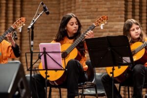 Alerta em SP: Câmeras de Segurança Flagraram Golpistas Usando Método Inovador Para Roubar Celulares em Estabelecimentos