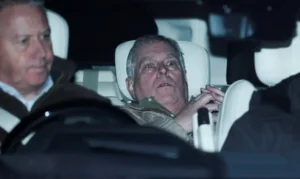 Ex-Príncipe Andrew é Detido e Mansão Revistada: Escândalo com Jeffrey Epstein Abalam a Família Real Britânica
