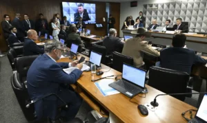 CPMI do INSS em Alerta: Presidente Busca STF para Prorrogar Trabalhos por 60 Dias e Enfrenta Obstáculos com Daniel Vorcaro