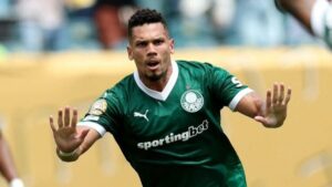 Paulinho projeta retorno ao Palmeiras em abril após recuperação de lesão