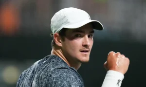 João Fonseca brilha em Indian Wells, vence Collignon e encara o temido Karen Khachanov na segunda rodada
