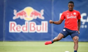 Zagueiro Gustavo Marques do Bragantino é suspenso por 12 jogos e multado em R$ 30 mil por falas machistas contra árbitra Daiane Muniz