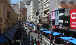 São Paulo: 12.671 Ambulantes Lutam por Sobrevivência com Renda Baixa e Longas Jornadas; Descubra os Desafios