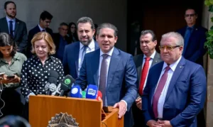 Regulamentação de Trabalhadores de Aplicativo: C&acirc;mara dos Deputados Prepara Vota&ccedil;&atilde;o em Abril com Impasses na Taxa M&iacute;nima