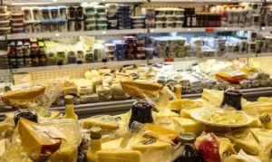 Vendas do Comércio Batem Recorde: Crédito e Emprego Baixo Impulsionam Consumo Apesar dos Juros Altos