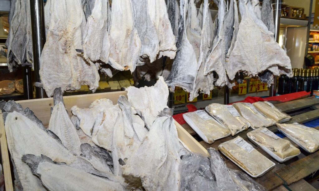 ção leste da região equatorial do Oceano Pacífico) devastou plantações. Os paíse