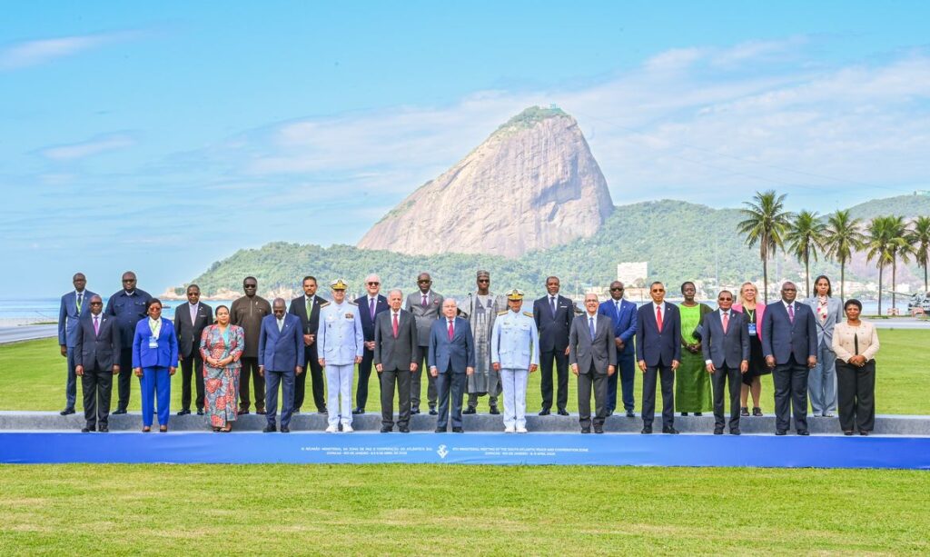 tação” de rivalidades e conflitos que “nada têm a ver com os interesses de nosso