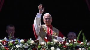 Papa Leão XIV convoca vigília de oração pela paz mundial, diálogo e trégua no Oriente Médio neste sábado.