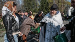 Ucrânia e Rússia trocam acusações sobre milhares de violações em trégua de Páscoa