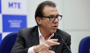 Jornada de trabalho: Marinho esclarece tramitação de propostas para redução e proteção contra retrocessos