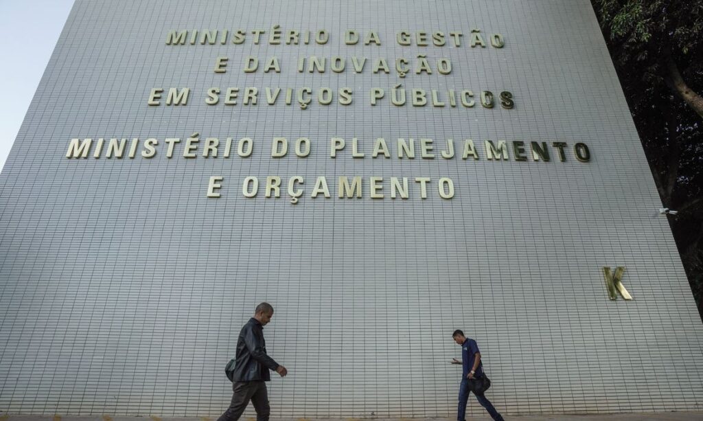 ação dos precatórios também de maneira bastante cuidadosa e conservadora”, decla