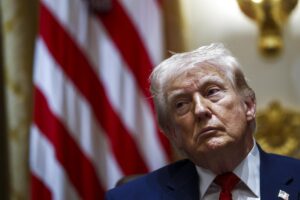 Donald Trump anuncia plano para recuperar urânio enriquecido do Irã