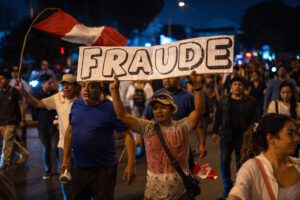 Eleição Peru: Análise de atas e denúncias de fraude atrasam resultado do primeiro turno