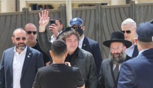 Milei reforça laços com Israel em visita oficial e promete mudança de embaixada