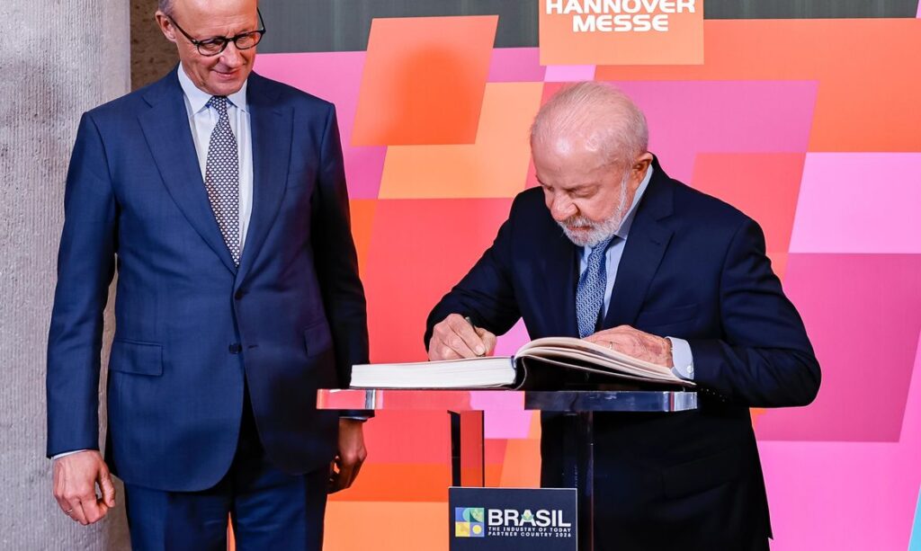 representantes dos governos e empresários dos dois países, Lula argumentou que é