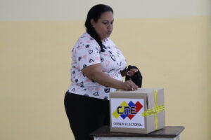 Eleições na Venezuela: oposição pressiona por pleito, chavismo adia e EUA pedem cautela