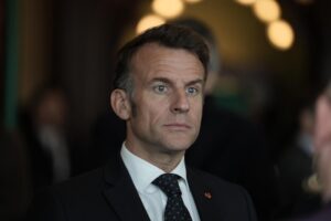 Autonomia europeia: Macron defende defesa própria e alerta para fim da proteção dos EUA