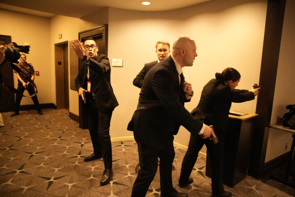 dama, Melania Trump, participavam em Washington neste sábado (25). (Foto: EFE/EPA/Yuri Gripas )