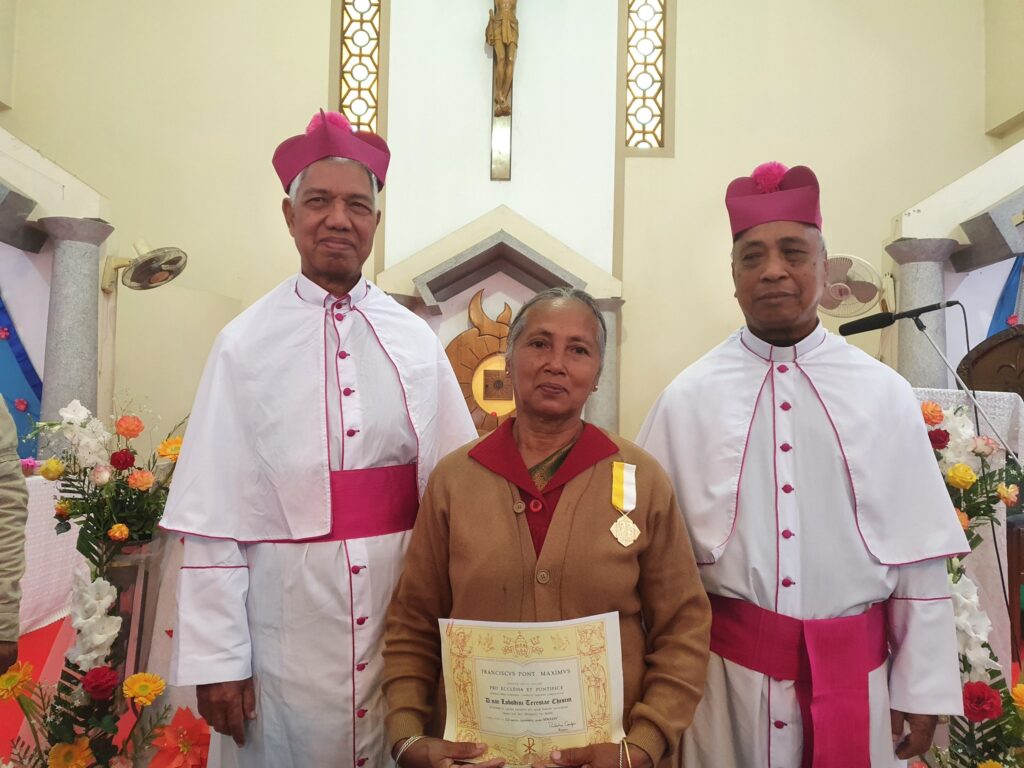 em uma cerimônia de reconhecimento por seus serviços e contribuições à Igreja e à sociedade, realizada em 11 de janeiro de 2025, em Mymensingh, Bangladesh. (Foto: Foto cortesia de
