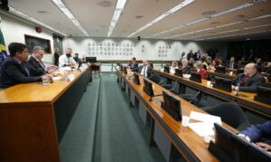 Conselho de Ética posterga julgamento de deputados acusados de quebra de decoro parlamentar