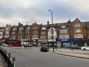 Ataque antissemita em Londres deixa feridos e gera preocupação nacional