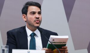 Candidato ao Supremo defende aprimoramento e autocontenção judicial em sabatina