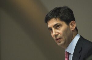 Comissão do Senado endossa Kevin Warsh para o Fed em cenário de atritos com Trump