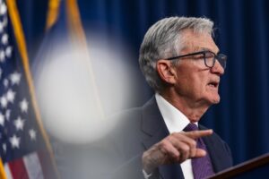 Fed mantém juros inalterados em última decisão de Jerome Powell