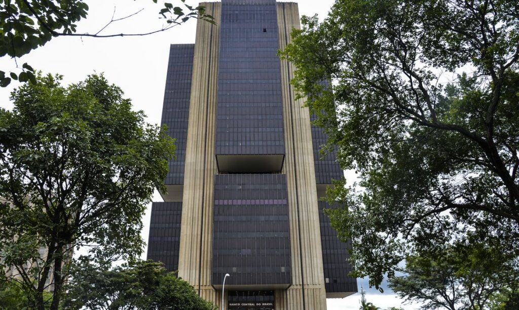 unanimidade, o Comitê de Política Monetária (Copom) reduziu a Taxa Selic, juros