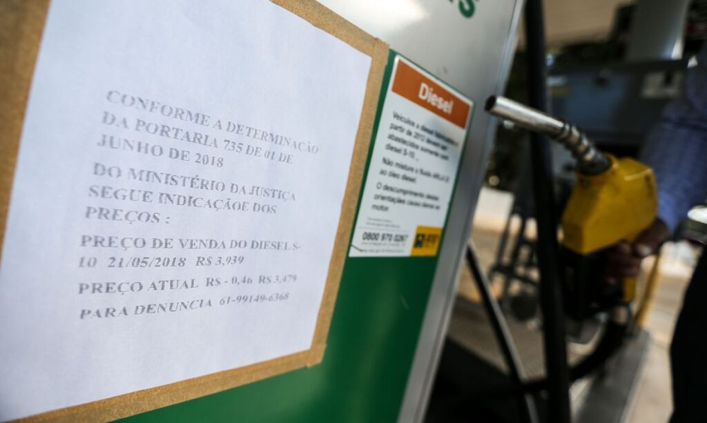caminhões e ônibus acumula queda de 4,5%. No entanto, ainda está 18,9% acima do