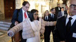 Líder interina da Venezuela, sob sanções da UE, participa de audiência em Haia
