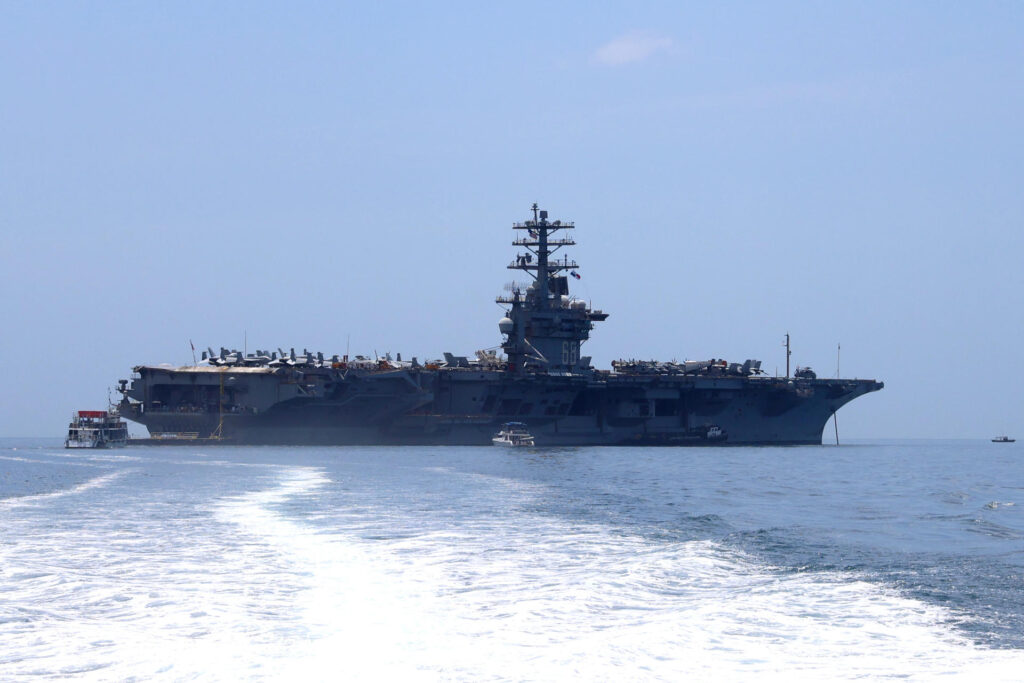 aviões nuclear americano USS Nimitz (Foto: EFE/ Carlos Lemos )