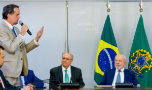 Governo federal elimina imposto sobre importações de até 50 dólares