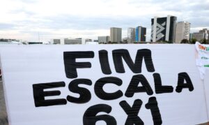Escala 6×1 vira alvo de protocolaço legislativo em diversas cidades brasileiras