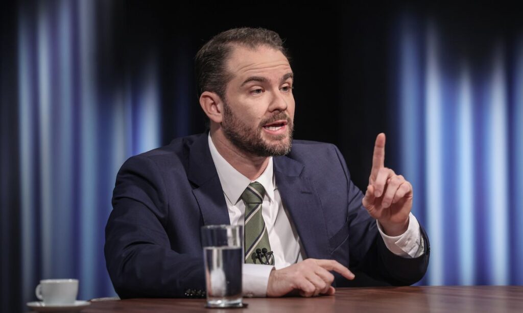 um sistema que avalie o potencial de impacto e periculosidade de cada aplicação