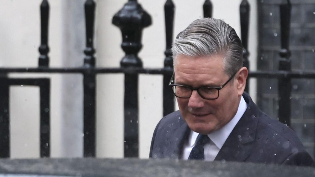 ministro britânico, Keir Starmer, cada vez mais ameaçado no cargo (Foto: Neil Hall/EFE )