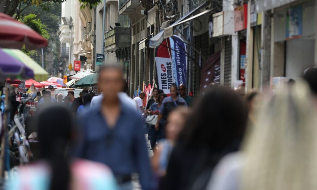 conta própria têm as maiores jornadas no país. A revelação faz parte da Pesquisa