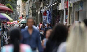 Desemprego de pretos supera média nacional e é 55% maior que o de brancos