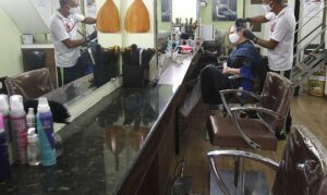 Setor de serviços do Brasil desacelera e registra queda de 1,2% em março, revela IBGE