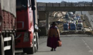 Bolívia enfrenta escalada de protestos com bloqueios e pedidos de renúncia