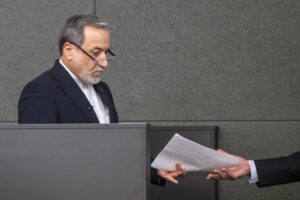 Irã reafirma controle sobre o Estreito de Ormuz em meio a tensões com os Estados Unidos