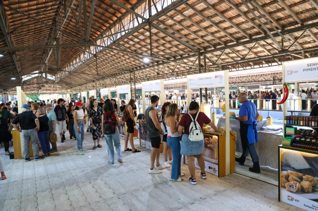empreendedores e chefs da região. Entre os destaques estão a Araukarien Cerveja