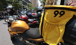 99 Aprimora segurança de motociclistas parceiros com tecnologia de monitoramento de direção