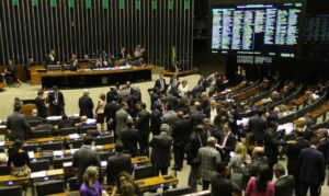 Legislativo derruba vetos presidenciais e permite repasse federal a cidades com dívidas