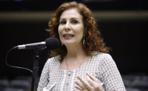 Extradição de ex-deputada: Suprema Corte italiana avalia recurso decisivo