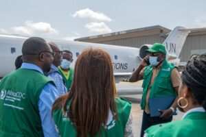 Revolta comunitária incendeia hospital na RDC em meio a surto de ebola