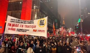 Manifestantes ocupam Avenida Paulista para exigir fim imediato da escala 6×1
