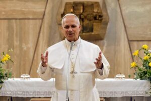 Papa Leão XIV orienta padres a respeitarem normas da liturgia para evitar confusão dos fiéis